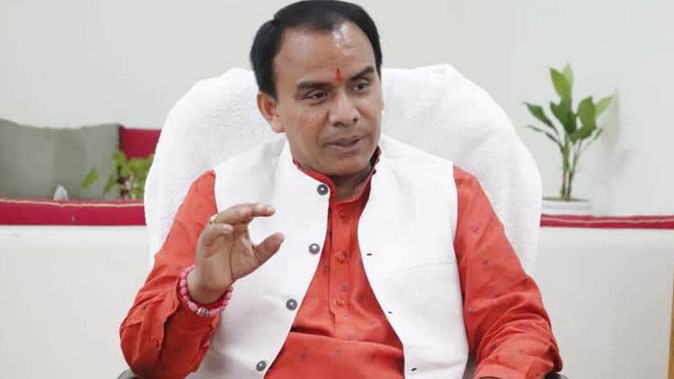 विद्यालयों में लंबे समय से खाली चतुर्थ श्रेणी के 2364 पद, शीघ्र होगी भर्ती : डॉ. धन सिंह रावत